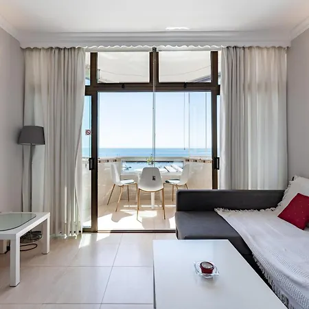 Stunning Marina View Apartment *