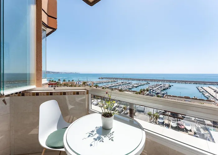 Stunning Marina View * 푸엔히롤라