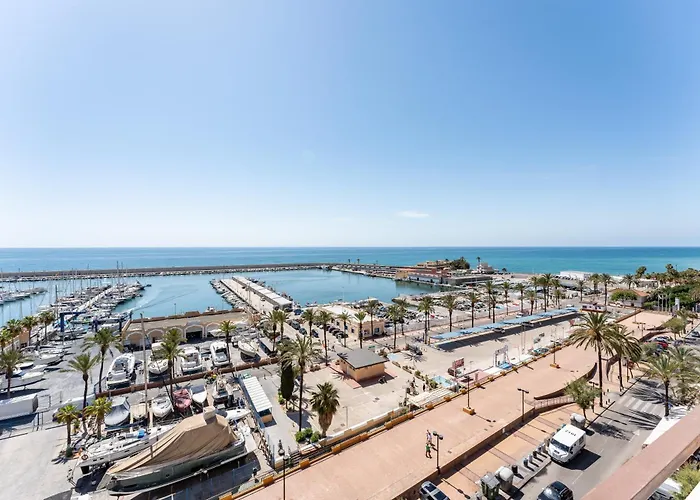 Stunning Marina View 푸엔히롤라