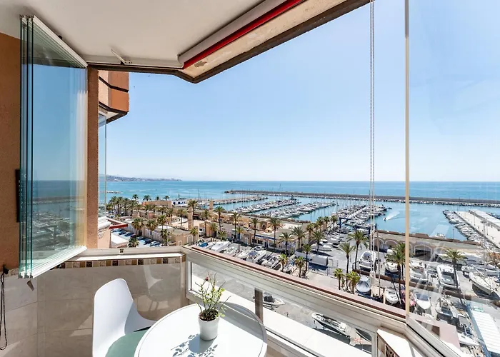 아파트 Stunning Marina View 푸엔히롤라