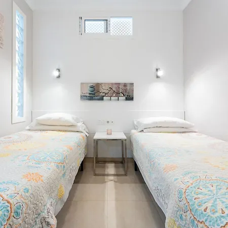 Stunning Marina View Apartman *